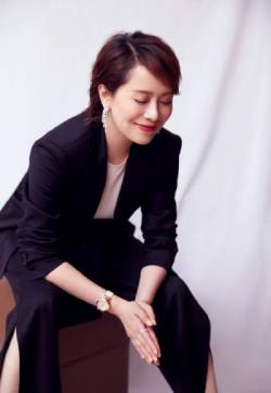 高清浙江省绍兴女明星江一燕运动风阳光性感写真图片