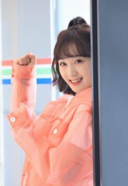 中国内地湖南女歌手李子璇清新牛油果绿写真图片第张
