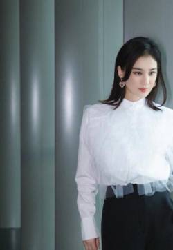 中国内地著名女演员黄圣依清冷气质写真图片
