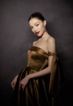 高清广州女演员钟楚曦复古典雅写真图片