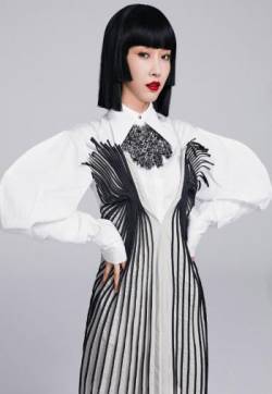 高清黑龙江省伊春美女张靓颖纯白优雅时尚写真图片