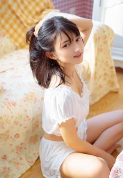 高清00后小清新白嫩美女性感美腿诱惑写真