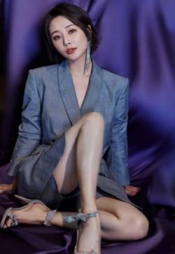 高清中国内地安徽芜湖女演员李纯长腿纤细性感写真图片