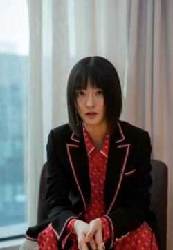 中国内地黑龙江女演员王佳宇2020秋冬时装发布会图片