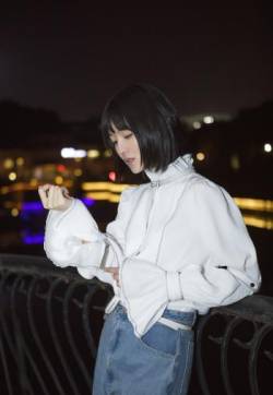 中国内地黑龙江女演员王佳宇夜场随性街拍写真图片