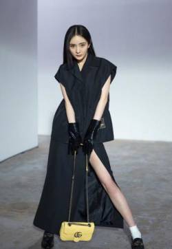 中国内地北京影视女演员杨幂时尚干练写真大片