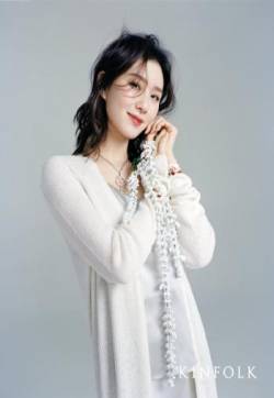 高清中国内地山东济南女演员李一桐清爽甜美代言写真图片