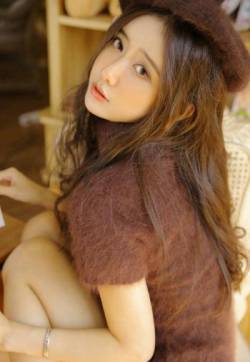高清北京女孩黄一琳清爽性感街拍照图片