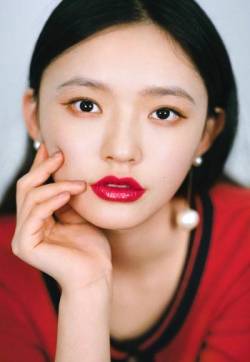 高清中国台湾省屏东女演员陈嘉桦清爽时尚写真图片