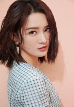 中国内地江苏省苏州市影视女演员李沁粉嫩小清新写真图片