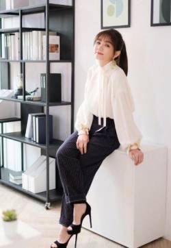 高清中国台湾省屏东女演员陈嘉桦时尚靓丽写真图片