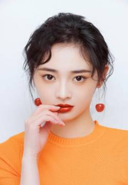 高清上海奉贤美女周洁琼性感红唇写真图片