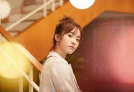高清沈月甜美干练西装写真图片