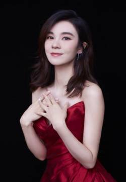 高清四川省成都市美女郁可唯红色抹胸裙性感写真图片