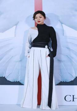 高清江苏省徐州美女王真儿甜酷优雅写真图片