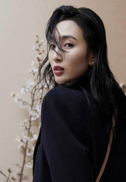 中国内地四川省凉山州西昌市女演员王紫璇性感光影写真图片