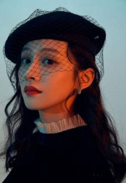 中国内地安徽省淮南市影视女演员陆妍淇优雅复古写真图片