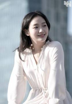 韩国女演员金高银秀气迷人甜美照片