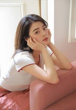 日本女优三吉彩花时尚大片写真图片