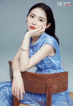 北京新生代女演员陈钰琪最新时尚杂志写真大片
