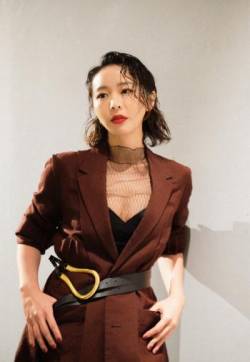 高清江苏常州美女高叶湿发深V性感写真图片
