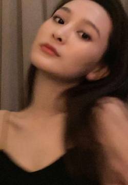 中国内地安徽女演员海铃黑色吊带性感写真图片