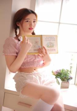 高清中国北京美女明星彭小苒丸子头清新甜美写真图片