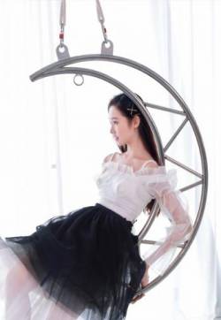 内地大陆美女主持人张艺凡吊带纱裙性感写真图片