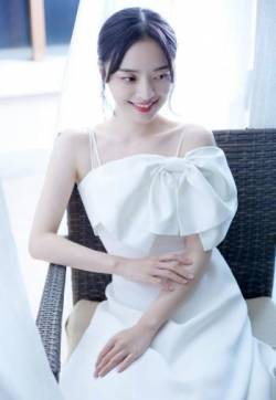 高清山东青岛美女李莎旻子白色吊带裙性感写真图片