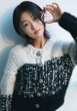 周依然毛衣甜美写真图片