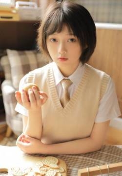 短发萝莉美少女制服诱惑性感写真
