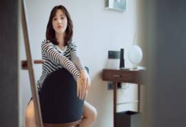 高清中国北京美女明星彭小苒条纹T恤清新写真图片
