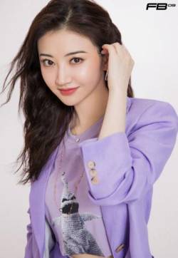 高清中国内地陕西西安女演景甜紫色西装时尚写真图片