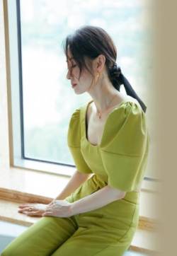 高清湖北武汉影视女演员刘敏涛绿色清新优雅写真图片