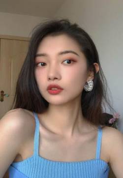 高清田依桐性感吊带自拍照图片