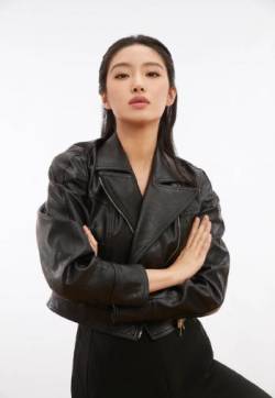 中国内地女演员、歌手、主持人杨采钰冷艳性感写真图片