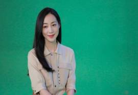 中国大陆江苏省苏州知名女演员韩雪工装优雅性感写真图片
