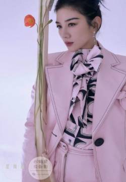 上海美女演员黄奕成熟优雅写真图片