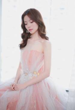 高清女星陈卓璇粉裙性感甜美图片