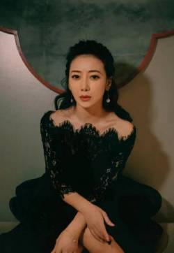 中国内地重庆人女演员陈紫函精致黑天鹅写真图片