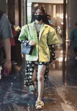 杨超越雏菊套装夏日写真图片