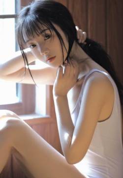 高清中国内地北京人影视女演员吴谨言蝴蝶衫轻甜写真图片