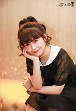 高清广东深圳女星赖美云卷发马尾少女感写真图片