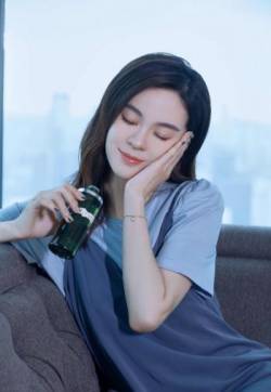 高清四川省成都市美女郁可唯优雅随性写真图片