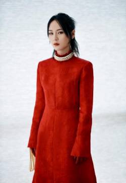 高清湖南长沙美女周笔畅红裙优雅靓丽写真图片