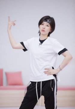 高清四川成都美女李斯丹妮《乘风破浪的姐姐》第二期剧照图片