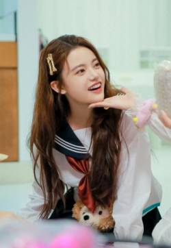 孙珍妮创造营2020学员制服图片