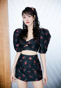 高清孙珍妮游园少女写真图片