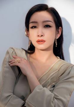 高清中国辽宁省营口女演员秦海璐浅绿长裙优雅写真图片