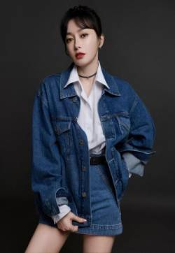 高清中国内地辽宁省沈阳女演员秦岚最新时尚飒爽写真图片